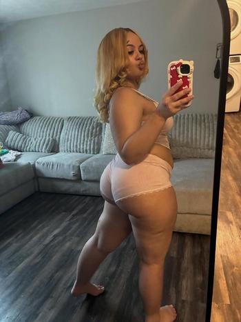 Diamond, 22  female escort, Redding